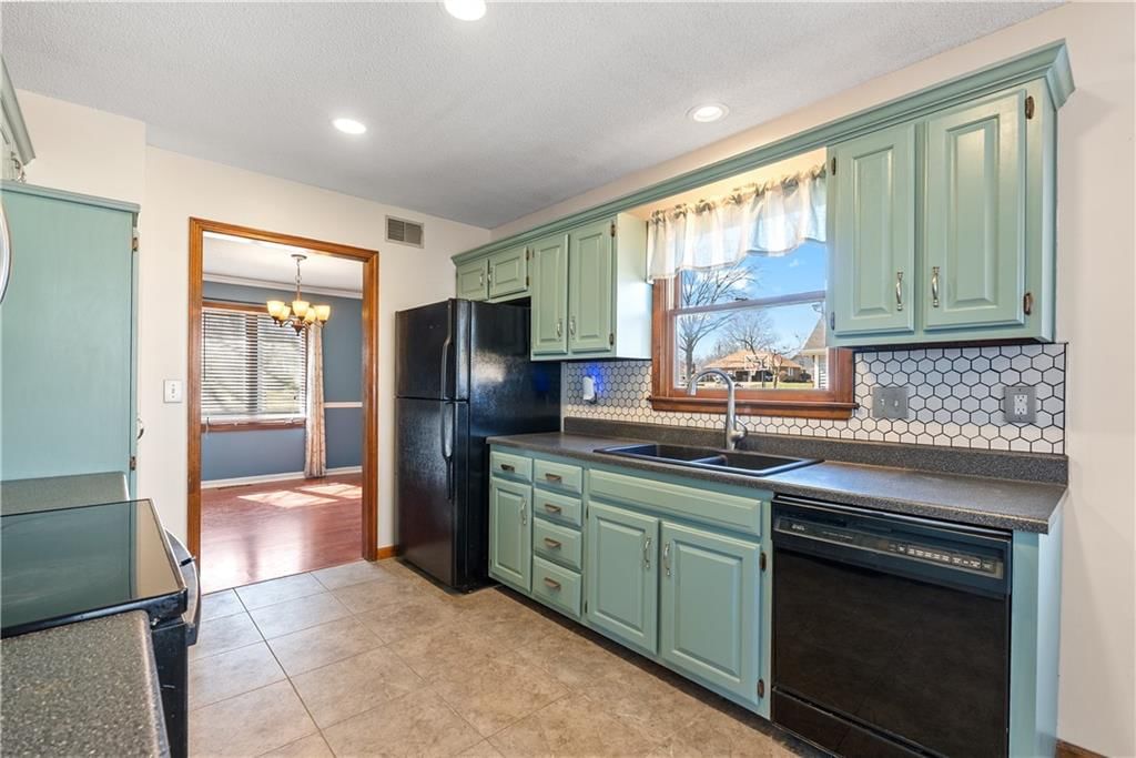 275 NW Beau Drive — photo 15