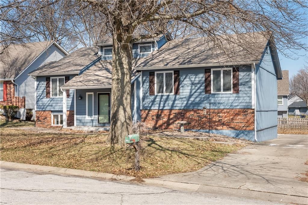 275 NW Beau Drive — photo 3