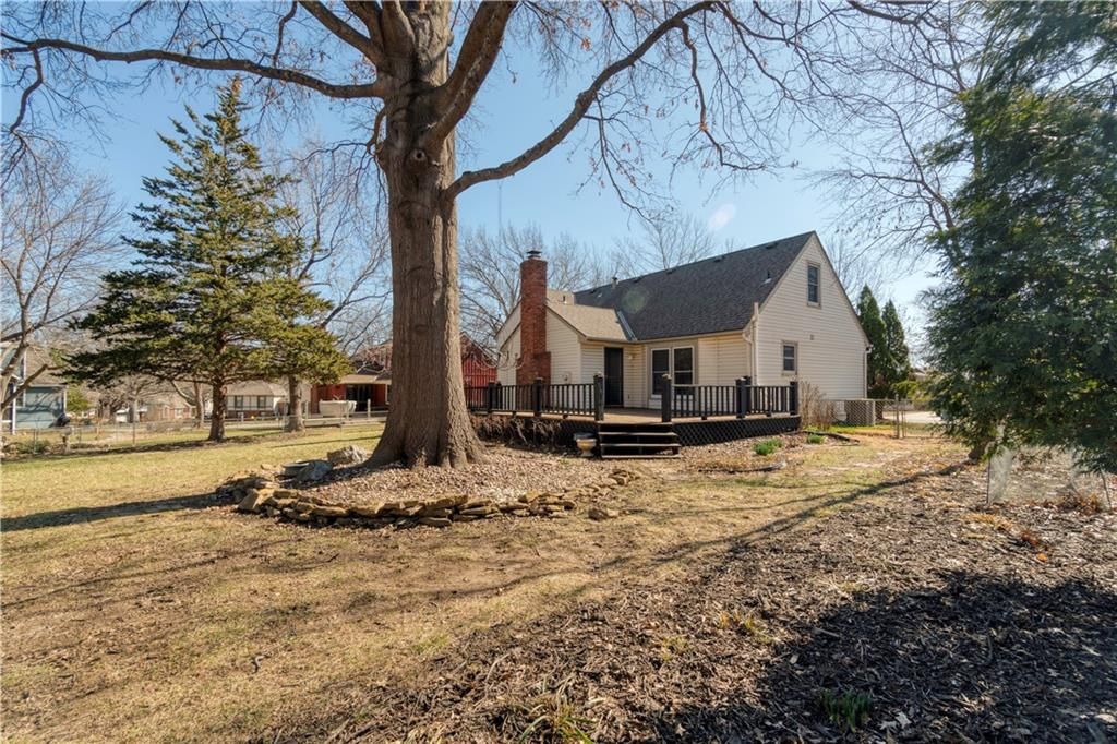 10010 Caenen Drive — photo 32