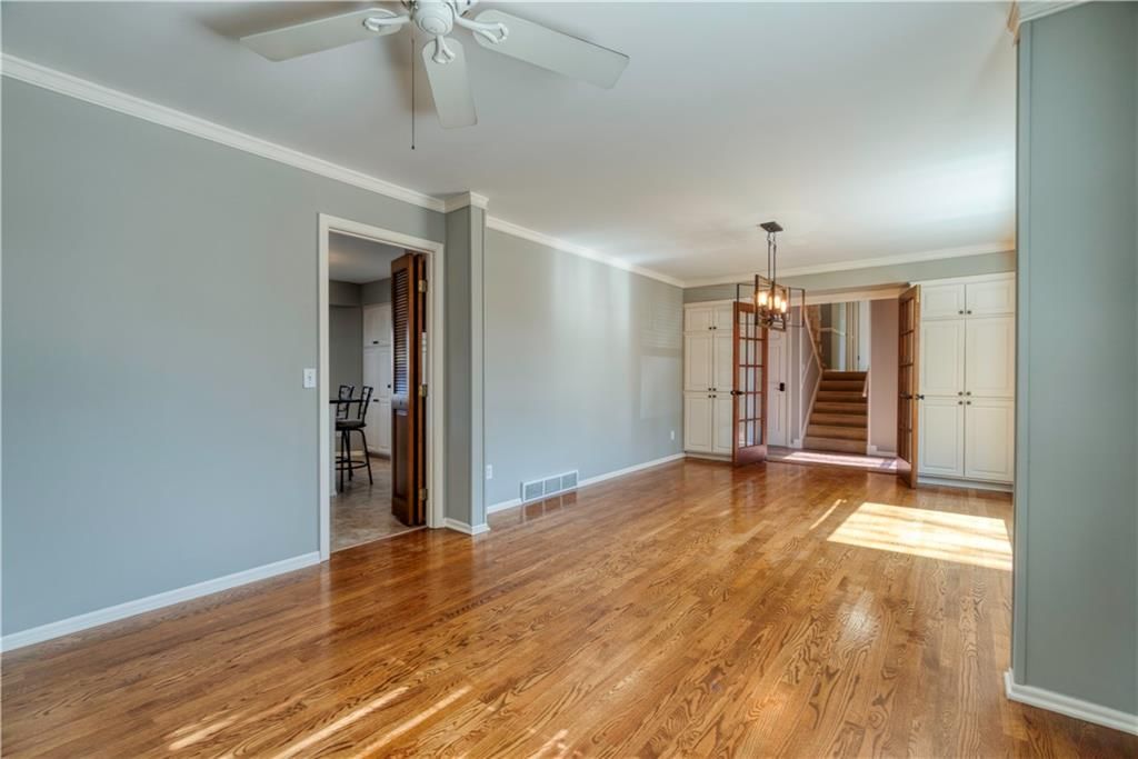 10010 Caenen Drive — photo 9