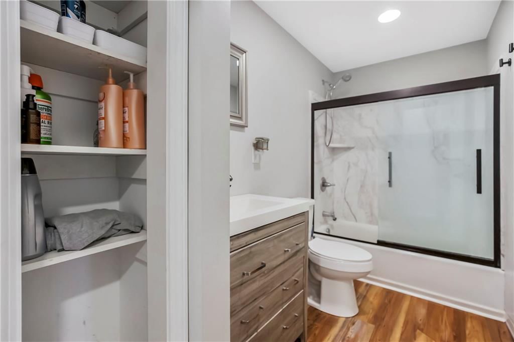 213 W 18th Street — photo 12