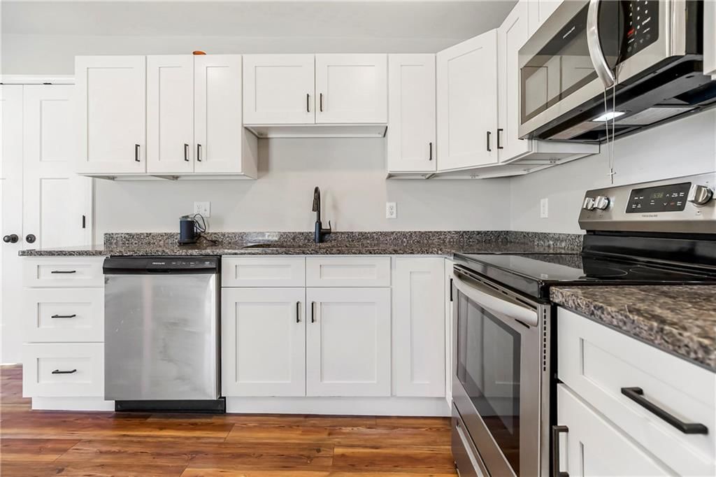 213 W 18th Street — photo 3