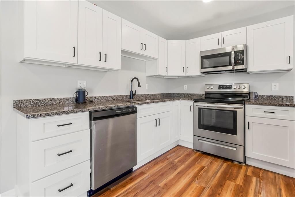 213 W 18th Street — photo 4