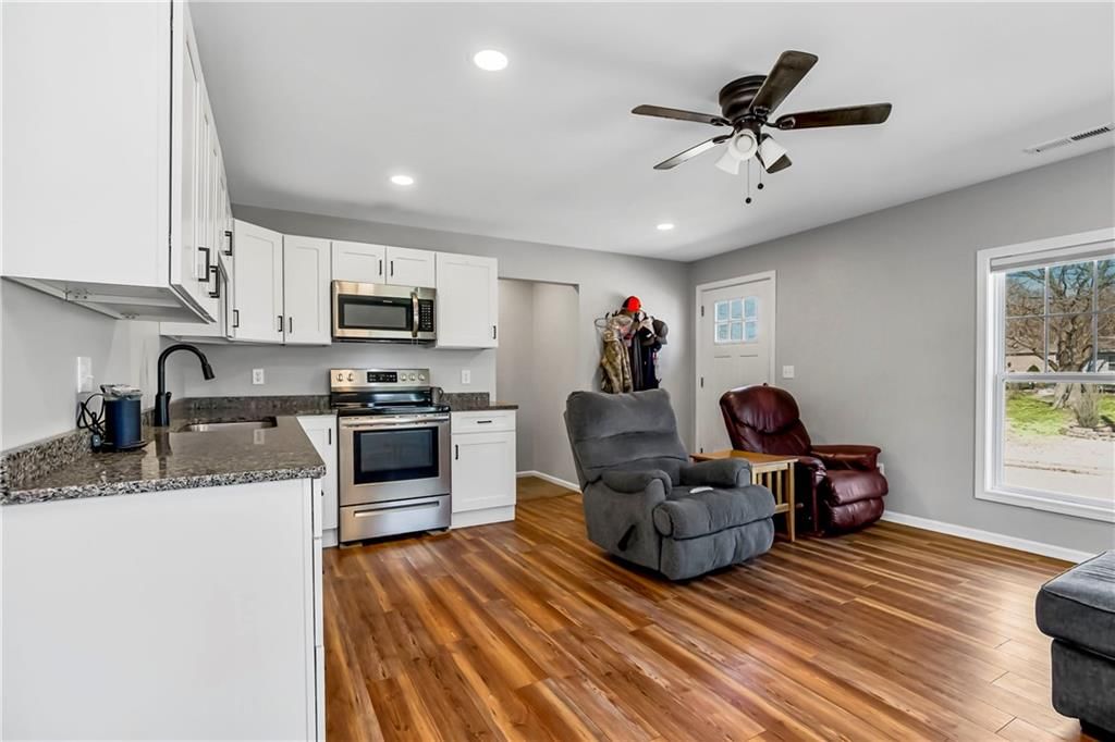 213 W 18th Street — photo 5