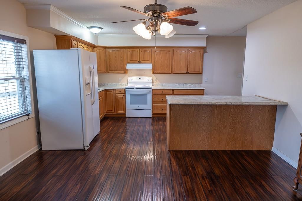 800 N Wright Avenue — photo 20