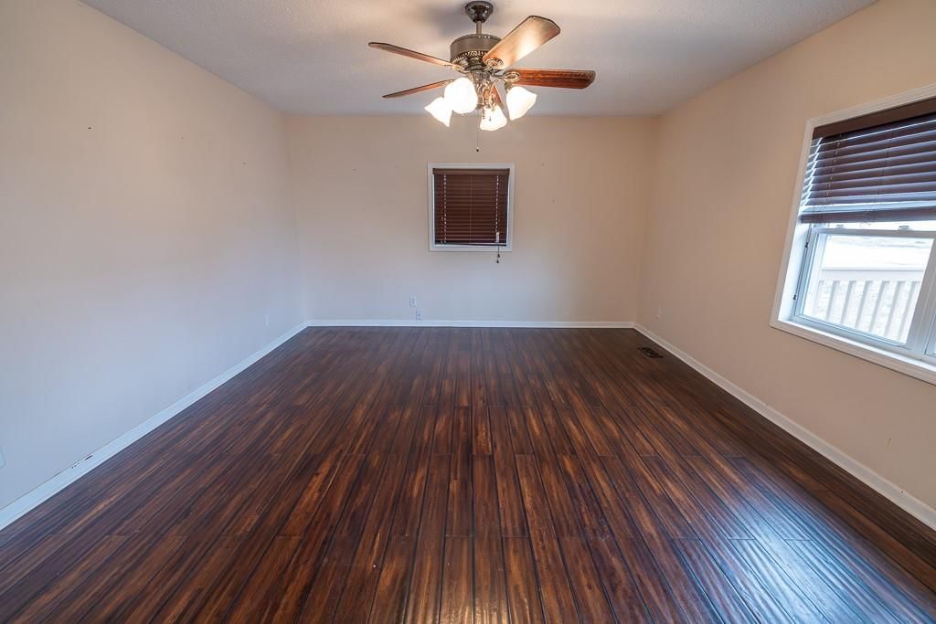 800 N Wright Avenue — photo 4