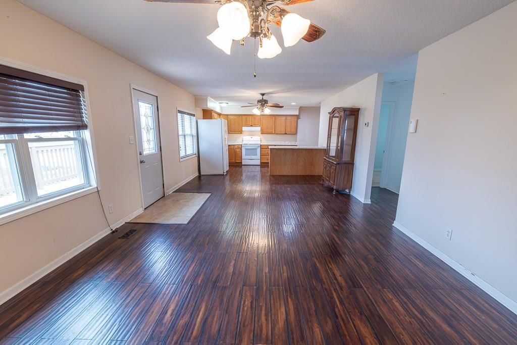 800 N Wright Avenue — photo 5