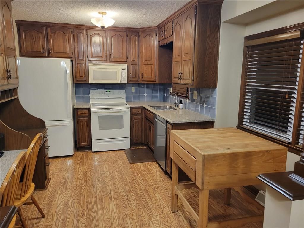 6643 Larsen Lane — photo 11