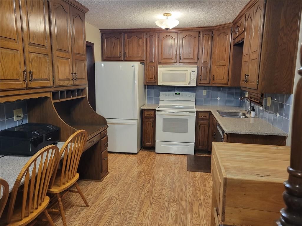 6643 Larsen Lane — photo 12