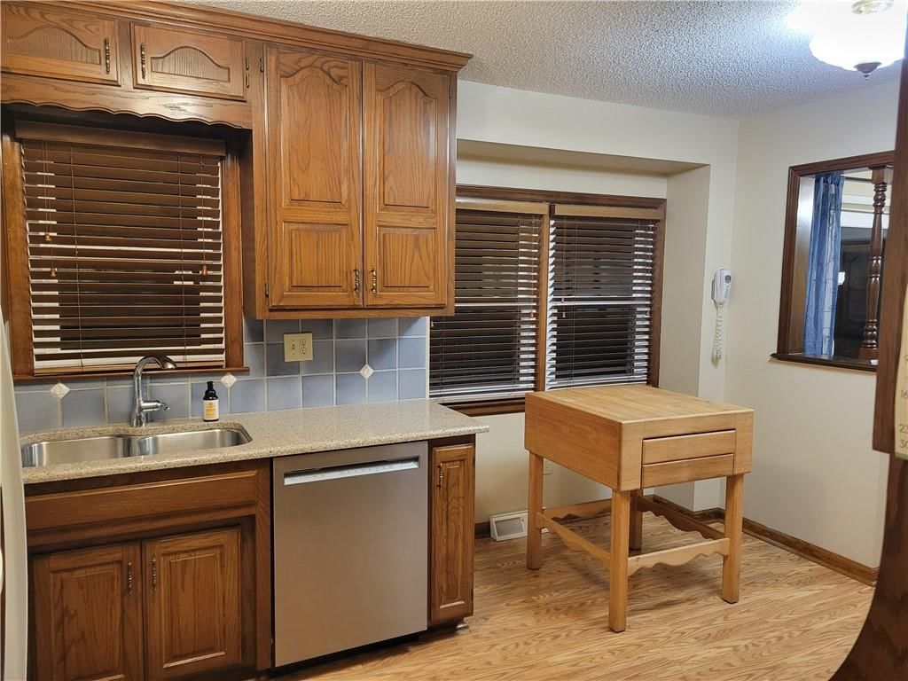 6643 Larsen Lane — photo 13