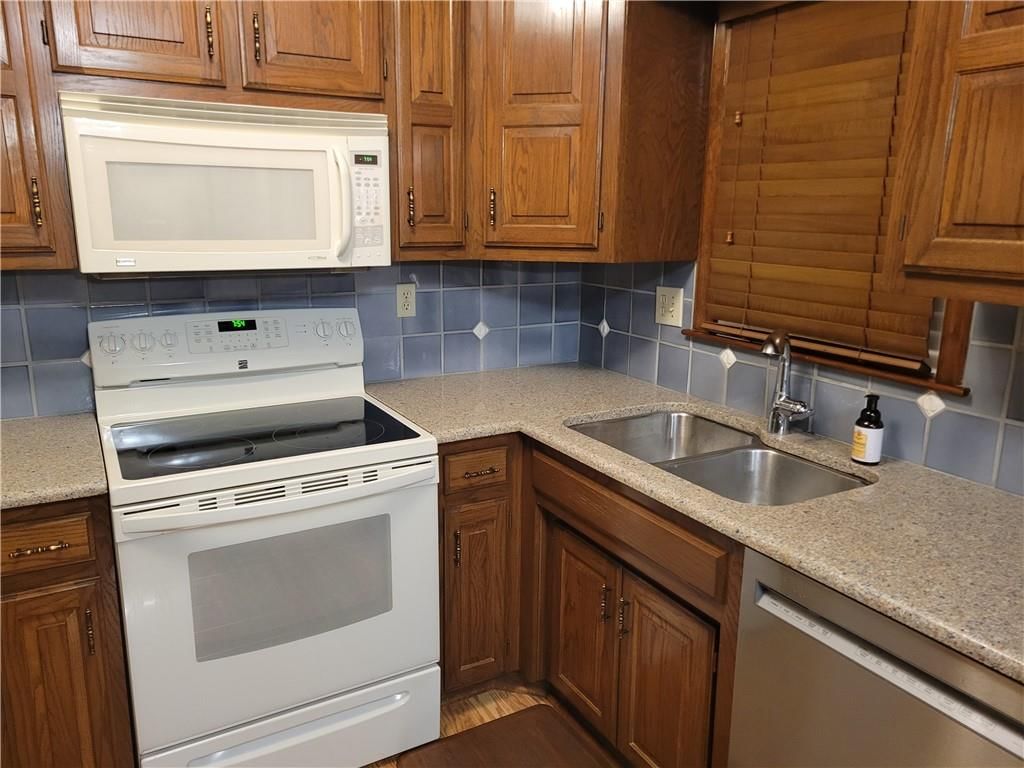 6643 Larsen Lane — photo 16