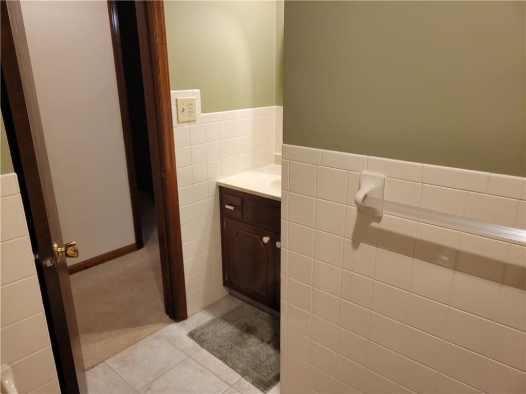 6643 Larsen Lane — photo 31