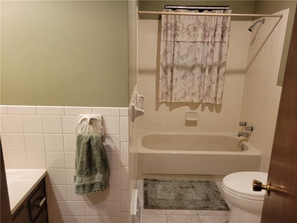 6643 Larsen Lane — photo 32
