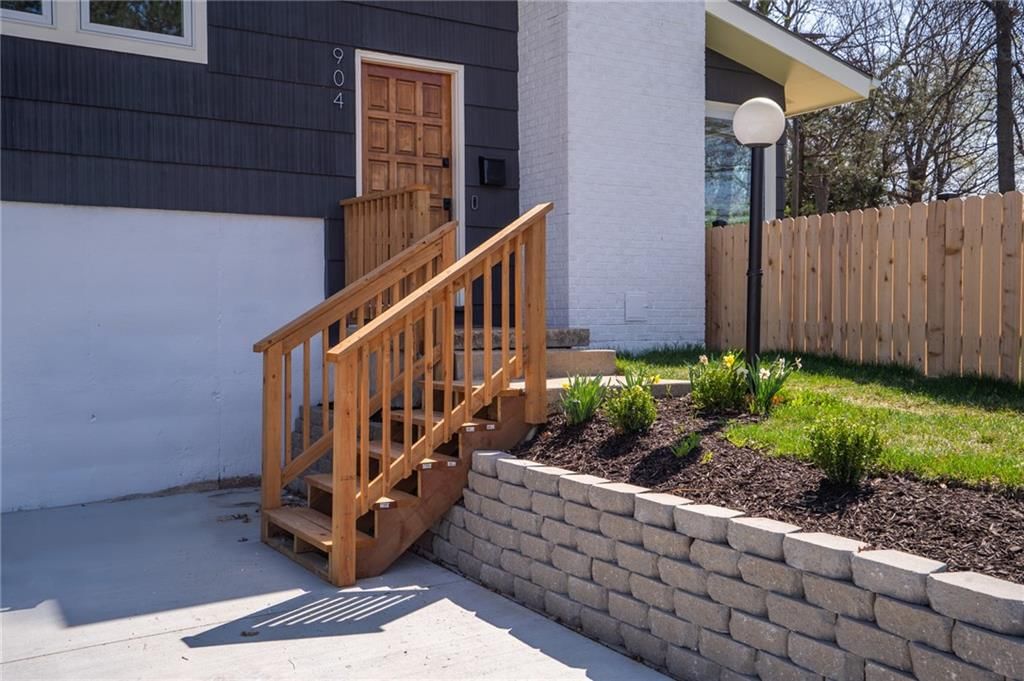 904 Highland Drive — photo 12