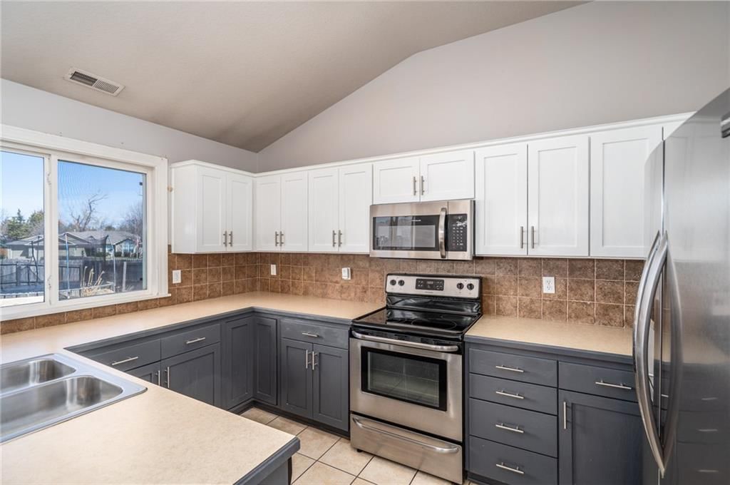 1075 Firetree Avenue — photo 14