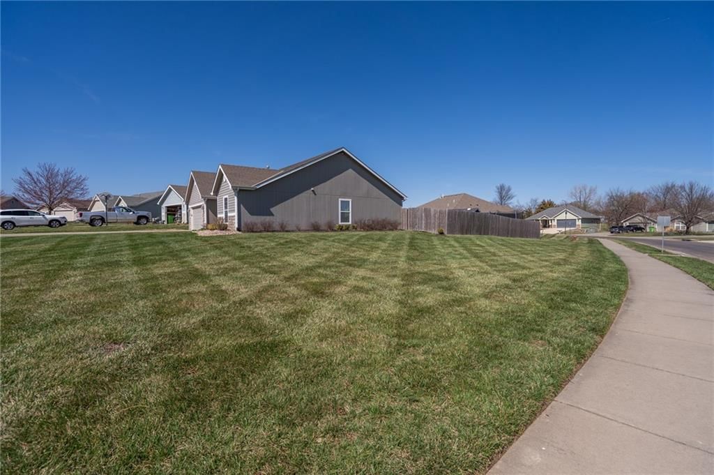 1075 Firetree Avenue — photo 41