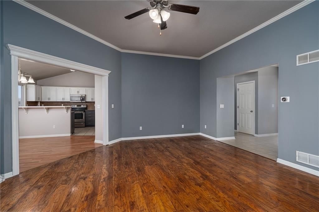 1075 Firetree Avenue — photo 9