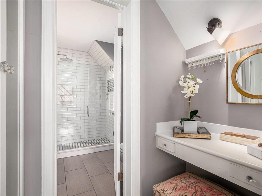 601 E 64th Terrace — photo 15