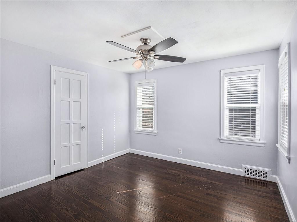 601 E 64th Terrace — photo 17