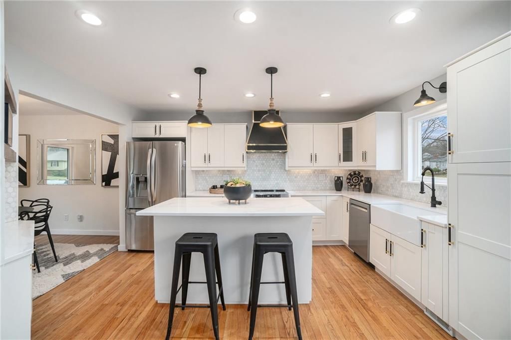 312 E 117th Terrace — photo 9