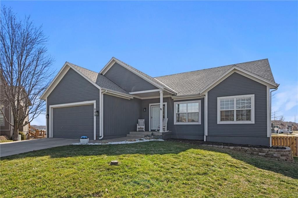 888 E Cheyenne Street — photo 2