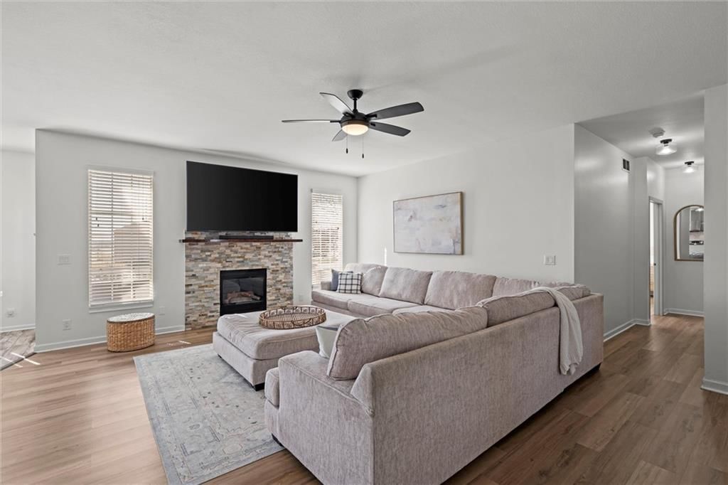 888 E Cheyenne Street — photo 6