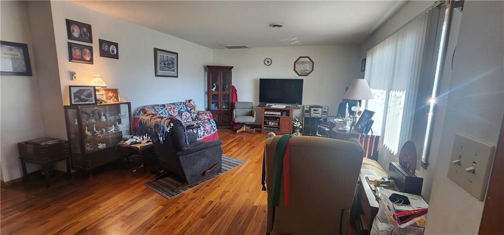 502 S Hughes Street — photo 10