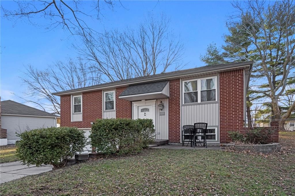 1208 NW Somerset Court — photo 9