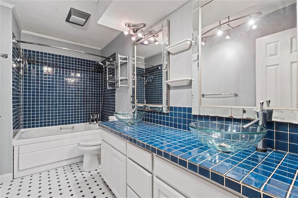 1208 NW Somerset Court — photo 10