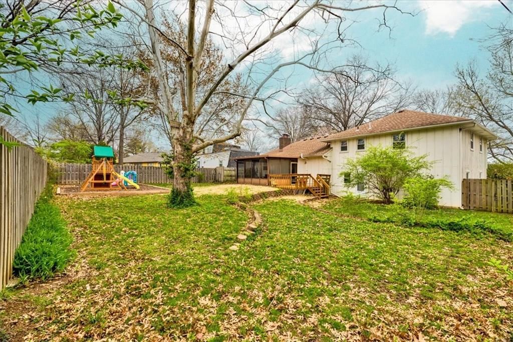 9722 Woodland Lane — photo 3