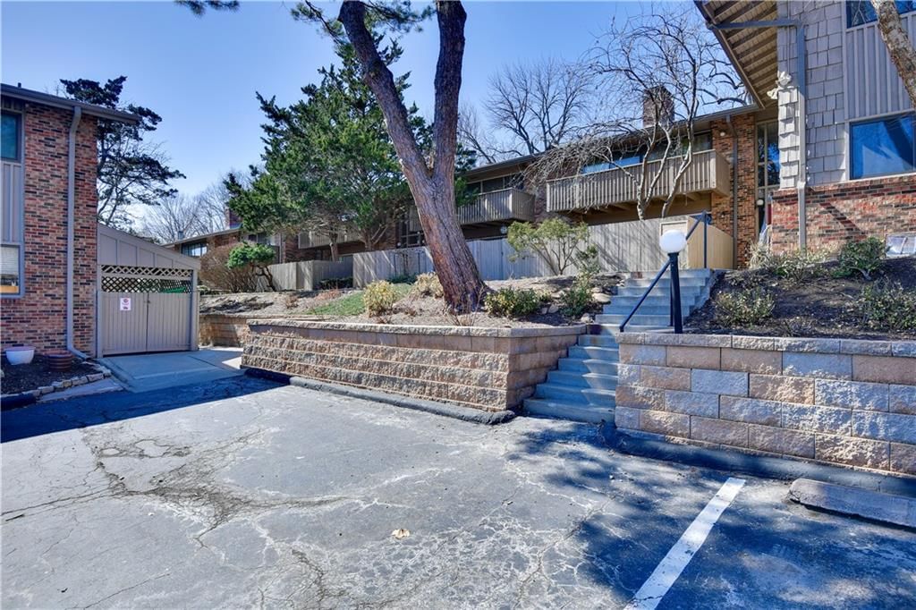 8716 Metcalf Avenue — photo 28