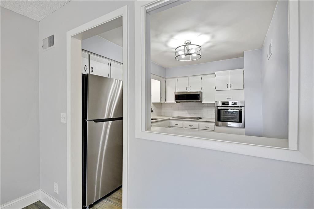 8716 Metcalf Avenue — photo 10
