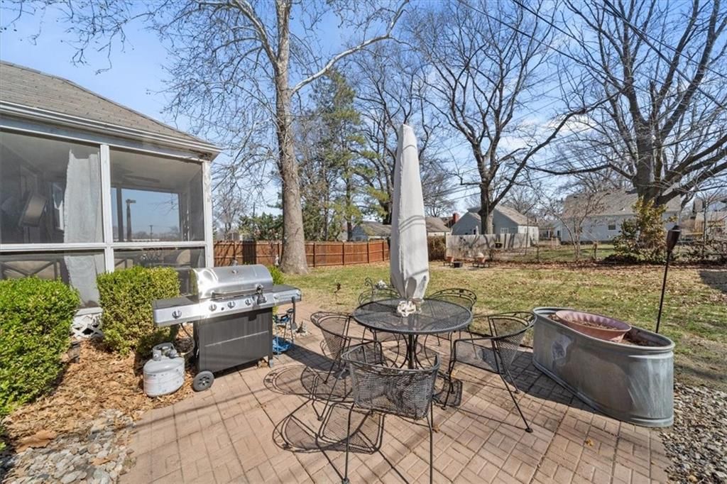 7521 Wyandotte Street — photo 17