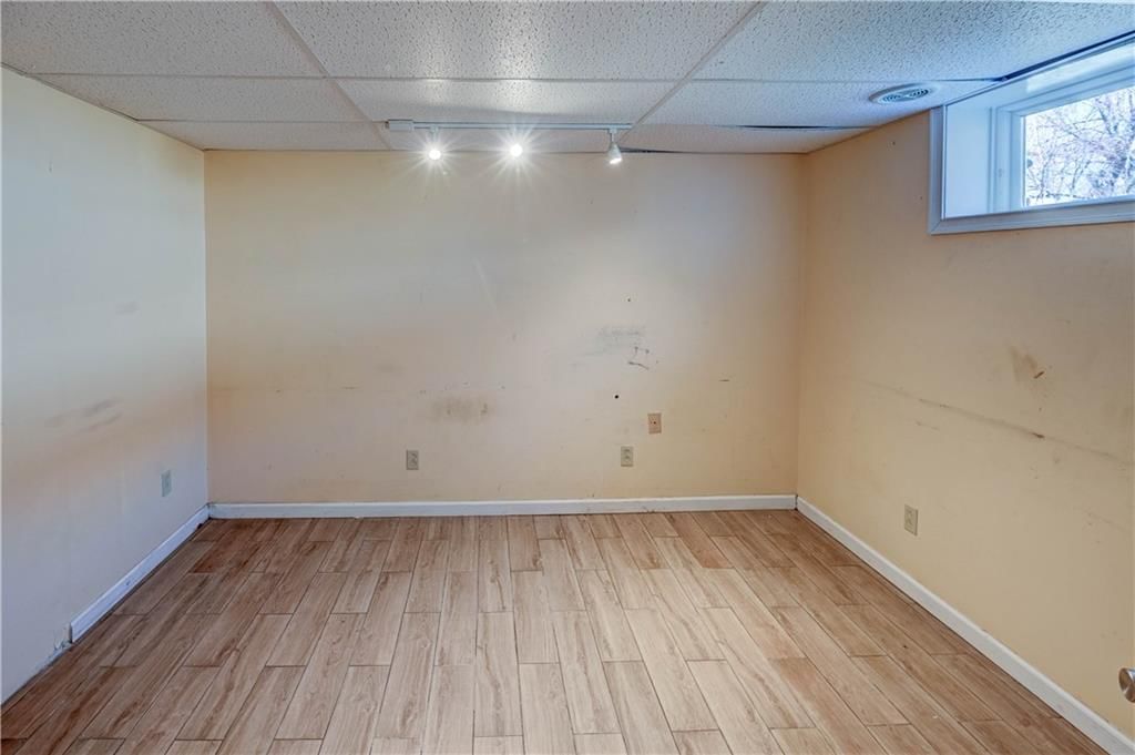 900 NW Oxford Drive — photo 32