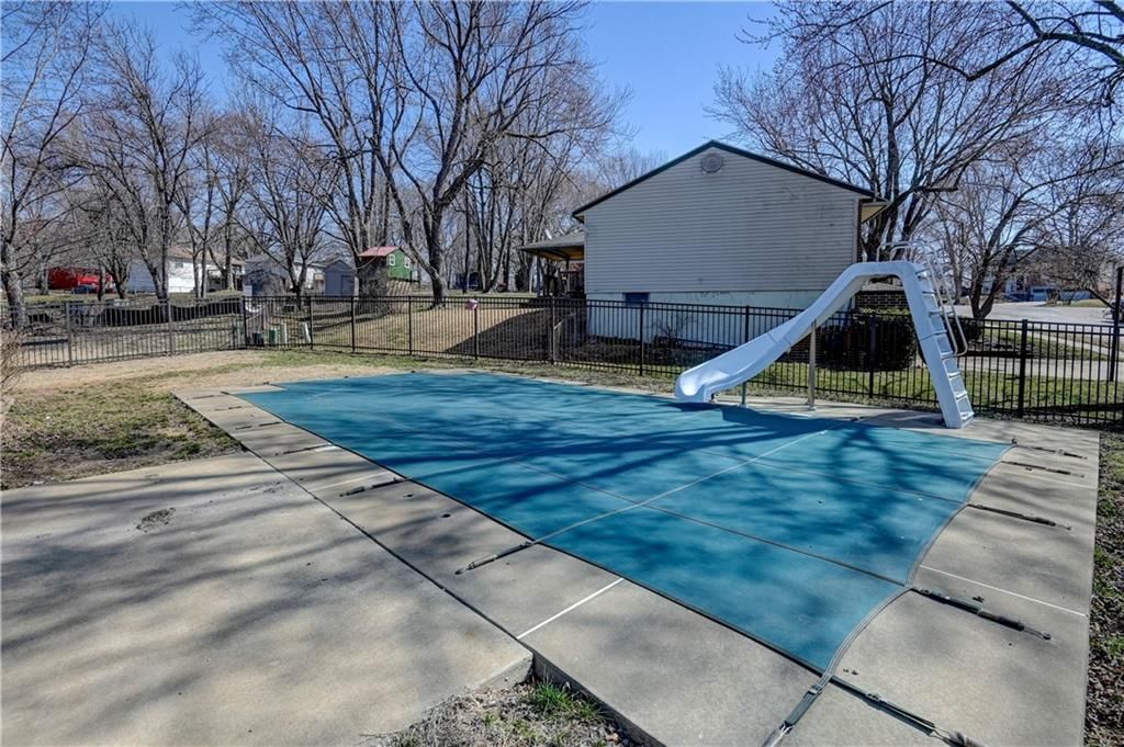 900 NW Oxford Drive — photo 43