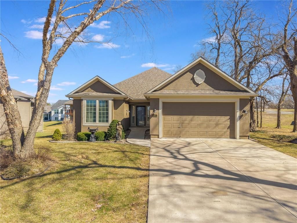 1421 SW Heartwood Terrace, Lee's Summit, MO