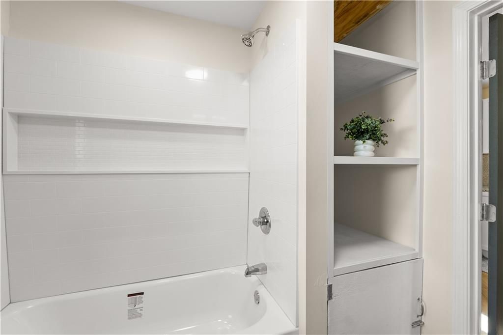 216 S Rogers Street — photo 11