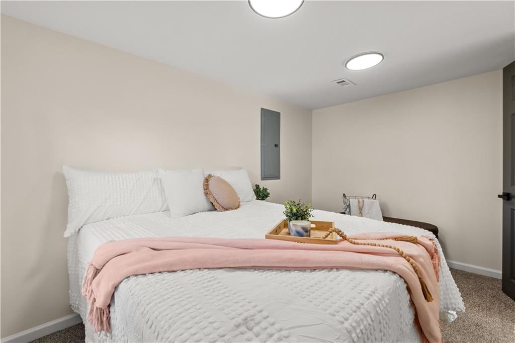 216 S Rogers Street — photo 12