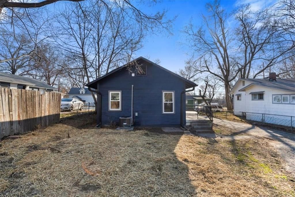 216 S Rogers Street — photo 21