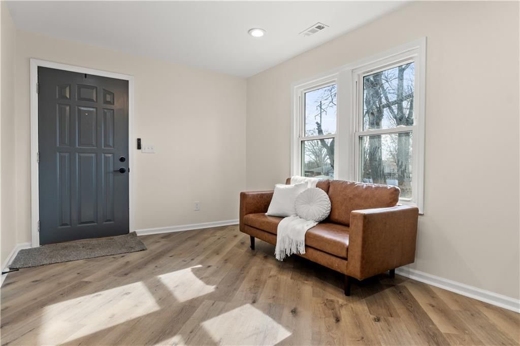 216 S Rogers Street — photo 4