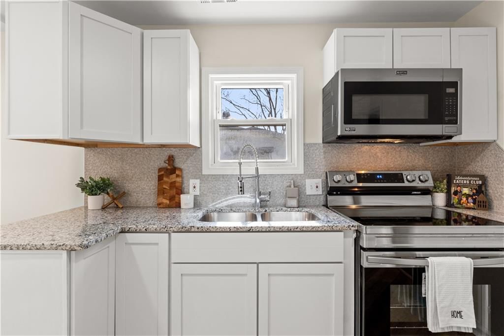 216 S Rogers Street — photo 9