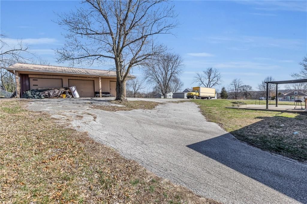 8611 Grant Drive — photo 3