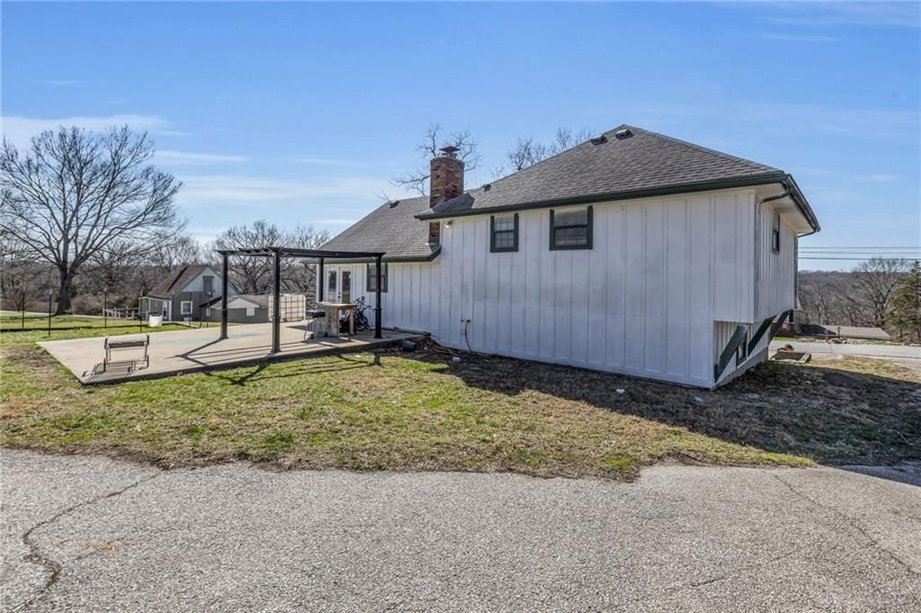 8611 Grant Drive — photo 5