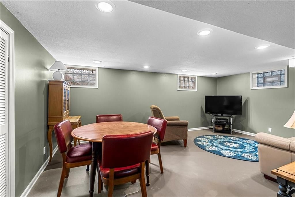 7700 W 95th Terrace — photo 32