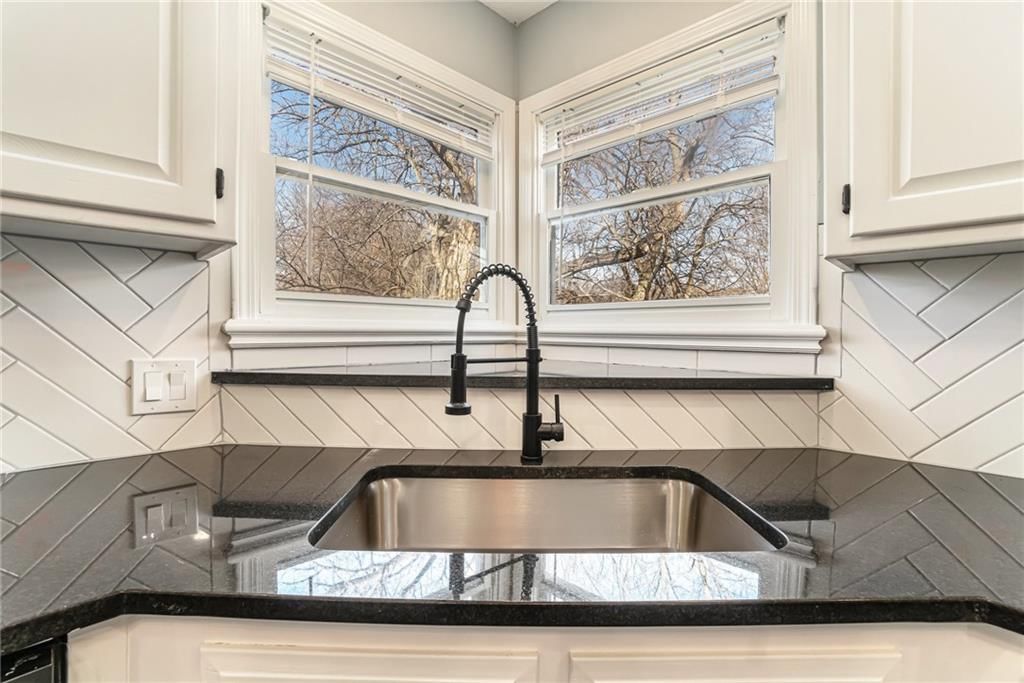 1104 Williamsburg Place — photo 15