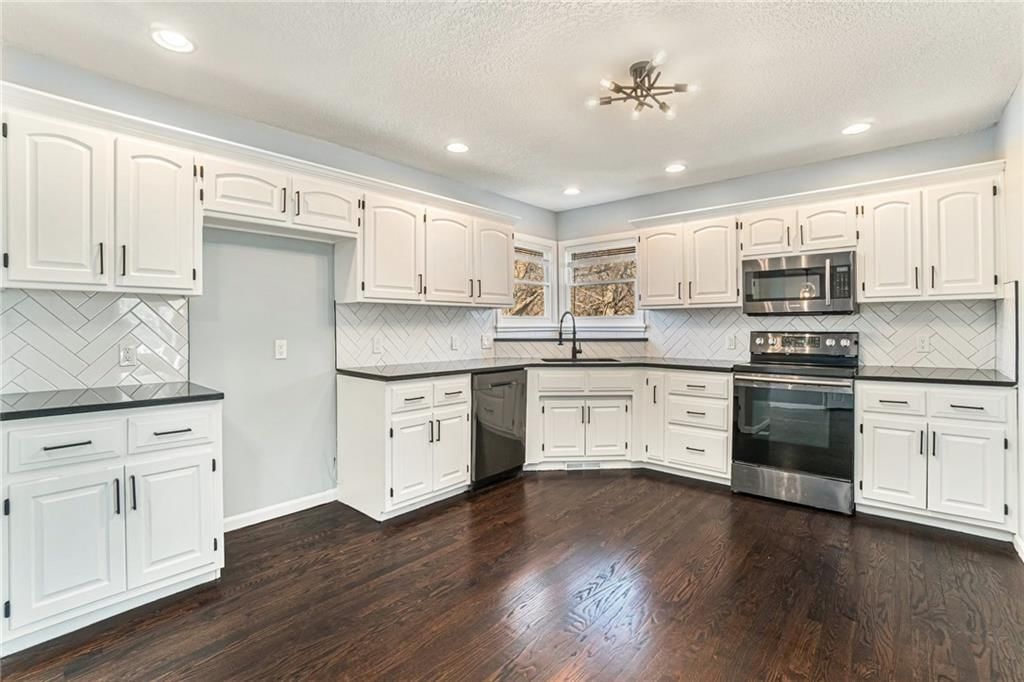 1104 Williamsburg Place — photo 16