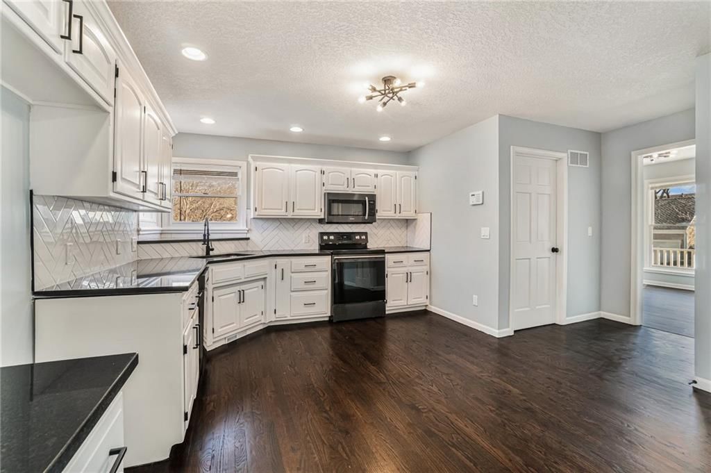1104 Williamsburg Place — photo 18