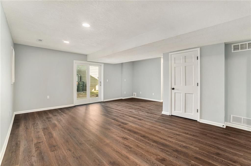 1104 Williamsburg Place — photo 27