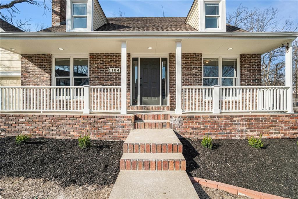 1104 Williamsburg Place — photo 4
