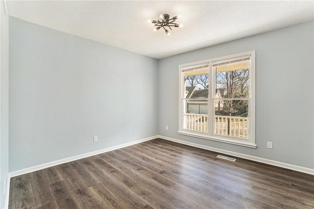 1104 Williamsburg Place — photo 32